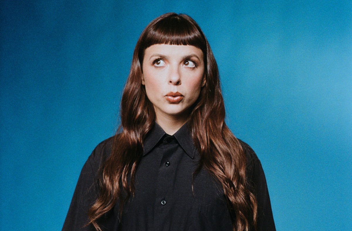 Julia Mestre anuncia turnê do álbum 'Maravilhosamente Bem' com influências dos anos 80 A querida Julia Mestre (Foto: Bonin)