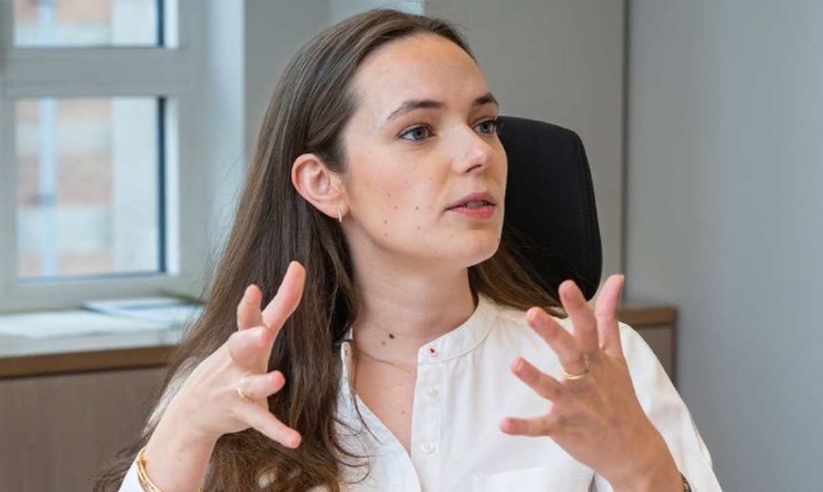 Ministra da Bélgica propõe que traficantes de drogas paguem previdência como autônomos Ministra belga, Éléonore Simonet, propõe que traficantes de drogas paguem contribuições previdenciárias como autônomos (Foto: Reprodução)