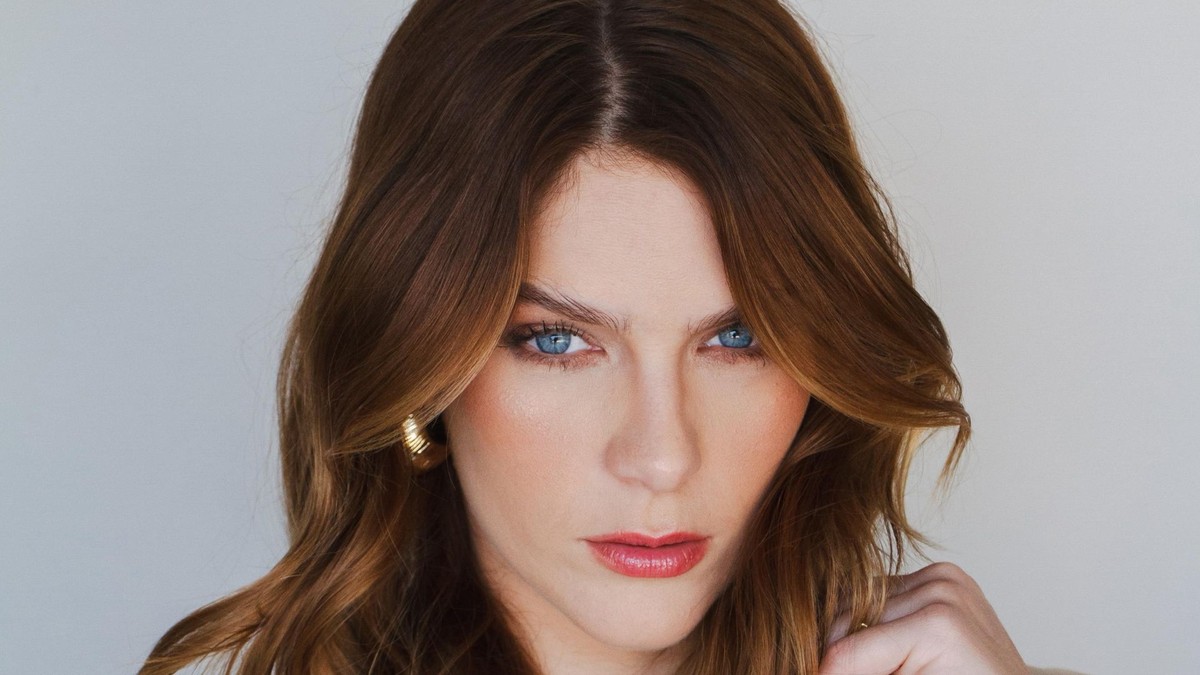 Isabella Santoni destaca cinco filmes que marcaram o cinema brasileiro em sua carreira Dez anos depois de sua estreia na programação da Globo, Isabella Santoni não é mais uma estrela em ascensão, e sim o retrato de uma geração que já não quer mais se manter em uma única prateleira. (Foto: Divulgação)