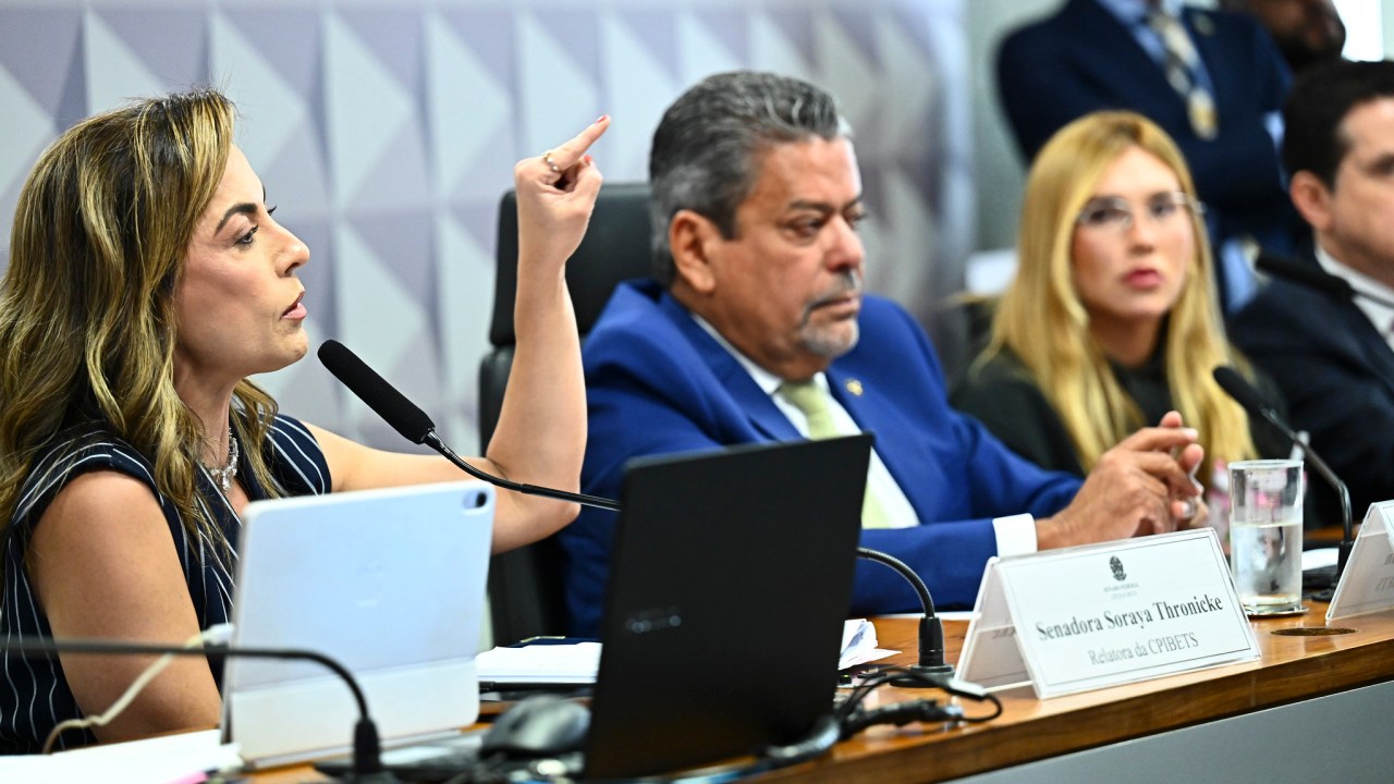 Soraya Thronicke durante o depoimento de Virginia Fonseca à CPI das Bets (Foto: Andressa Anholete/Agência Senado)