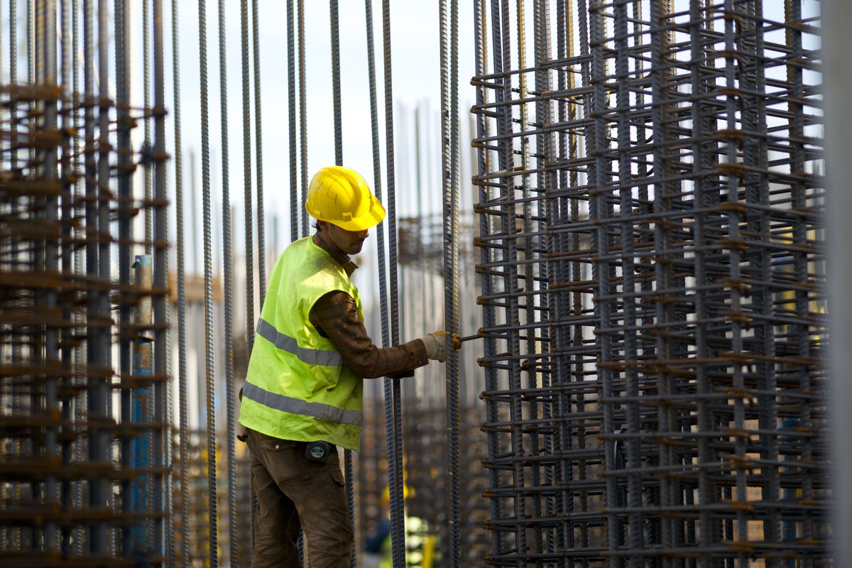 Dificuldade de crédito é apontada como entrave na construção civil — Foto: Designed by Freepik