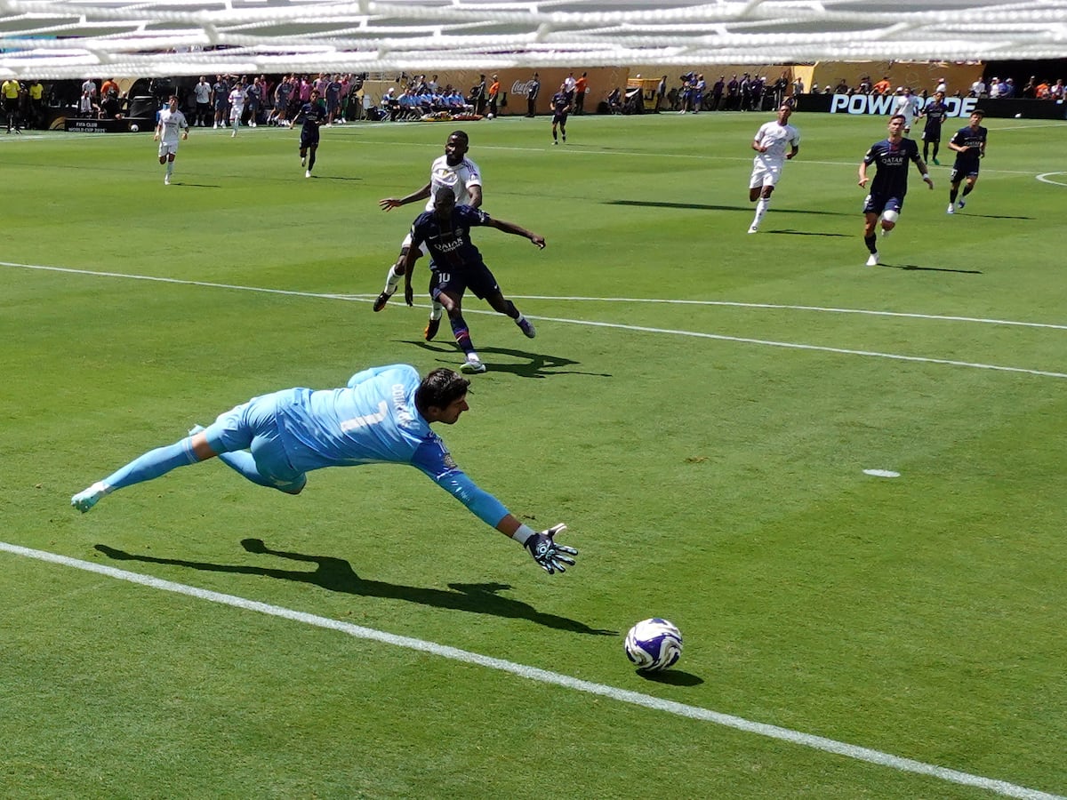 Dembele marca na semifinal do Mundial de Clubes entre o Real Madrid e o PSG de Paris. (Foto: DAN MULLAN / Pool via REUTERS)
