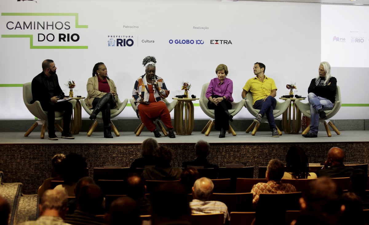 Rafael Galdo (à esquerda) mediou seminário que contou com as participações de Eliana Alves Cruz, Conceição Evaristo, Beatriz Resende, Marcelo Moutinho e Julio Ludemir (Foto: Fabiano Rocha)