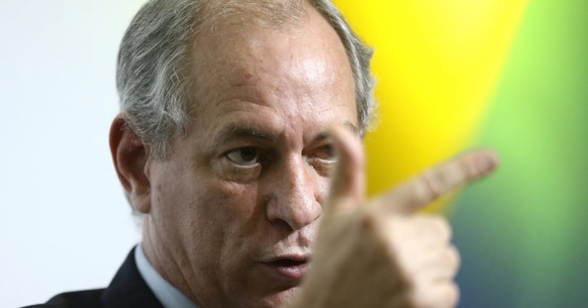 Ciro Gomes critica Lula por 'comemorar' relação arriscada com os EUA