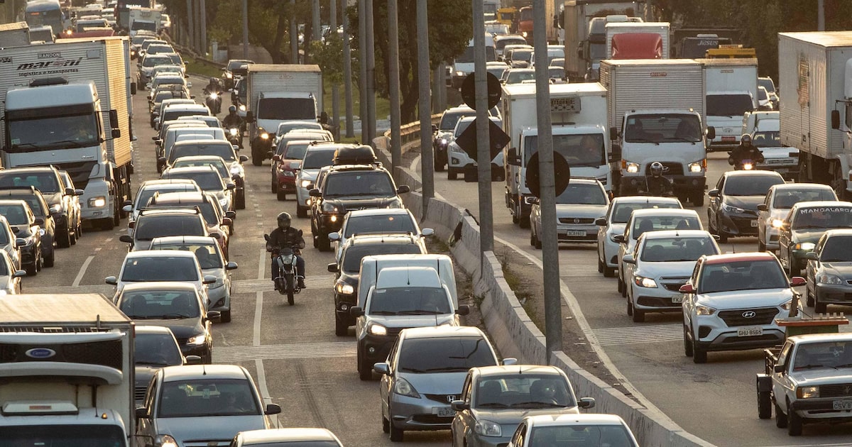 Custo para emissão de carteira de motorista pode diminuir em cerca de 80%, segundo ministro Renan Filho, se retiradas exigências como aulas feitas em autoescola. (Foto: Daniel Teixeira/Estadão)