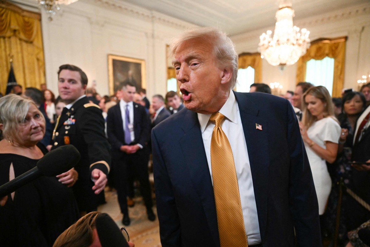 Trump reforça que impôs taxação maior ao Brasil do que a outros países por causa de Bolsonaro (Foto: NDREW CABALLERO-REYNOLDS / AFP)