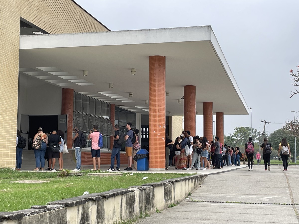 UFRJ pode transferir atividades do Fundão para o Centro do Rio de Janeiro Restaurante Universitário da UFRJ, na Ilha do Fundão, serve 10 mil refeições por dia (Foto: Fábio Rossi)