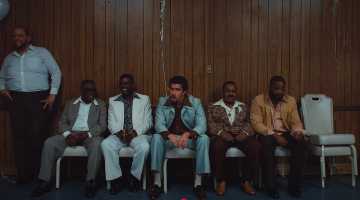 Bad Bunny lança clipe provocativo em homenagem aos imigrantes no Dia da Independência Bad Bunny no clipe Nuevayol (Foto: Reprodução)