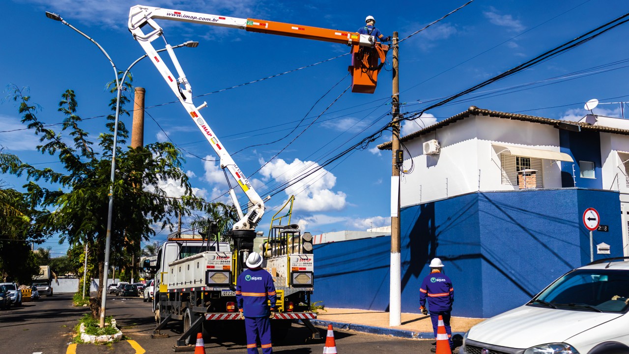 A tecnologia que promete reduzir sua conta de luz de forma surpreendente Manutenção de rede elétrica: as distribuidoras de energia vão focar em infraestrutura (Foto: Alf Ribeiro/Fotoarena/)