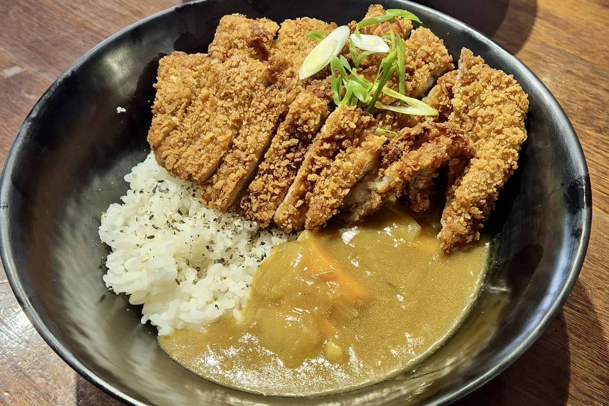 Ai Ai traz sabores da cozinha asiática quente para São Paulo fora do circuito gastronômico Katsu karê do Ai Ai Cozinha Asiática (Foto: Priscila Pastre/Folhapress)