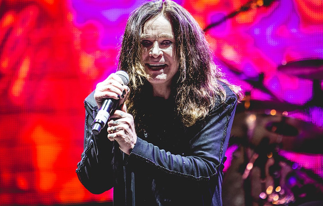 Padre realiza missa especial em homenagem a Ozzy Osbourne em Minas Gerais Ozzy Osbourne, vocalista do Black Sabbath, durante show da turnê The End Tour em Verona, Itália, em junho de 2016 (Foto: Francesco Castaldo/Archivio Francesco Castaldo/Mondadori Portfolio/Getty Images)