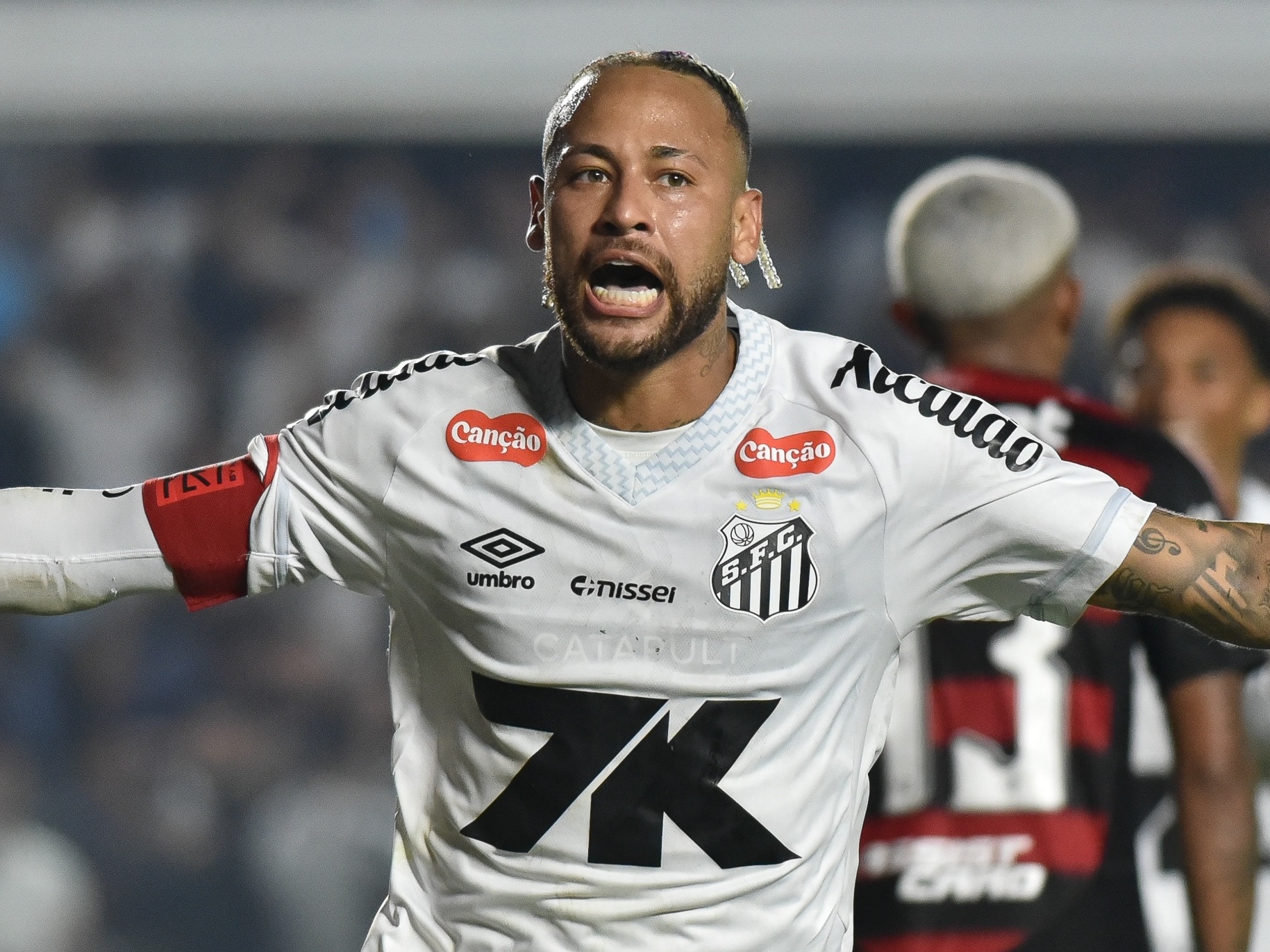Neymar destaca recomeço no Santos e elogia talento de Robinho Jr. Robinho Jr, do Santos, em ação durante contra o Flamengo pelo Brasileirão (Foto: Jota Erre/AGIF)