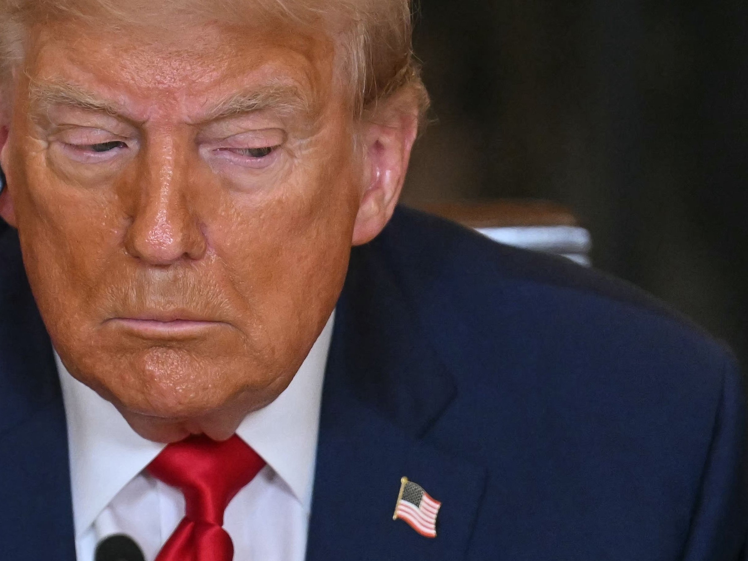 Trump aplica 30% de tarifas sobre produtos da UE e México, chamando-os de 'playground' de drogas Trump aplica 30% de tarifas sobre produtos da UE e México, chamando-os de 'playground' de drogas