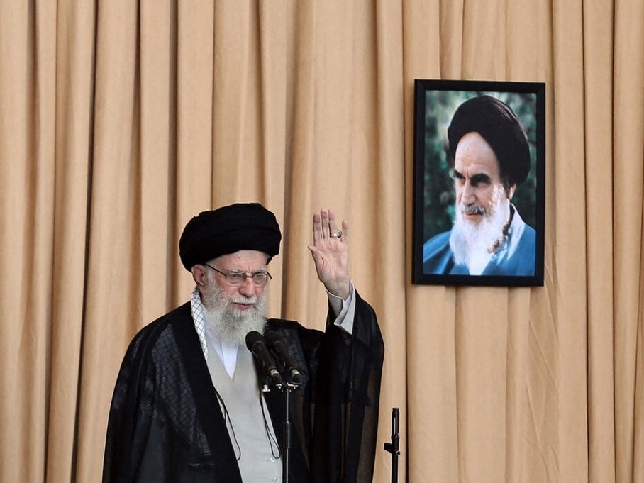 Aiatolá do Irã se isola em bunker e planeja sucessão diante de incertezas Líder supremo iraniano Ali Khamenei (Foto: Khamenei.IR / AFP)