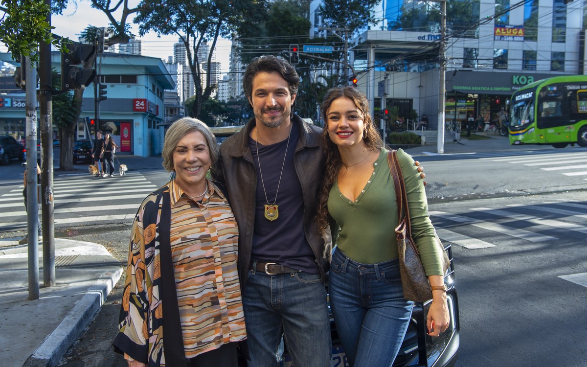Arlete Salles, Romulo Estrela e Sophie Charlotte em 'Três Graças' — Foto: Estevam Avellar / TV Globo