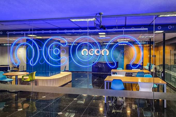 Neon capta R$ 720 milhões e reverte prejuízo em nova fase de crescimento Empresa investe R$ 10 milhões para permitir que brasileiros paguem a conta de luz com pontos (Foto: Reprodução)