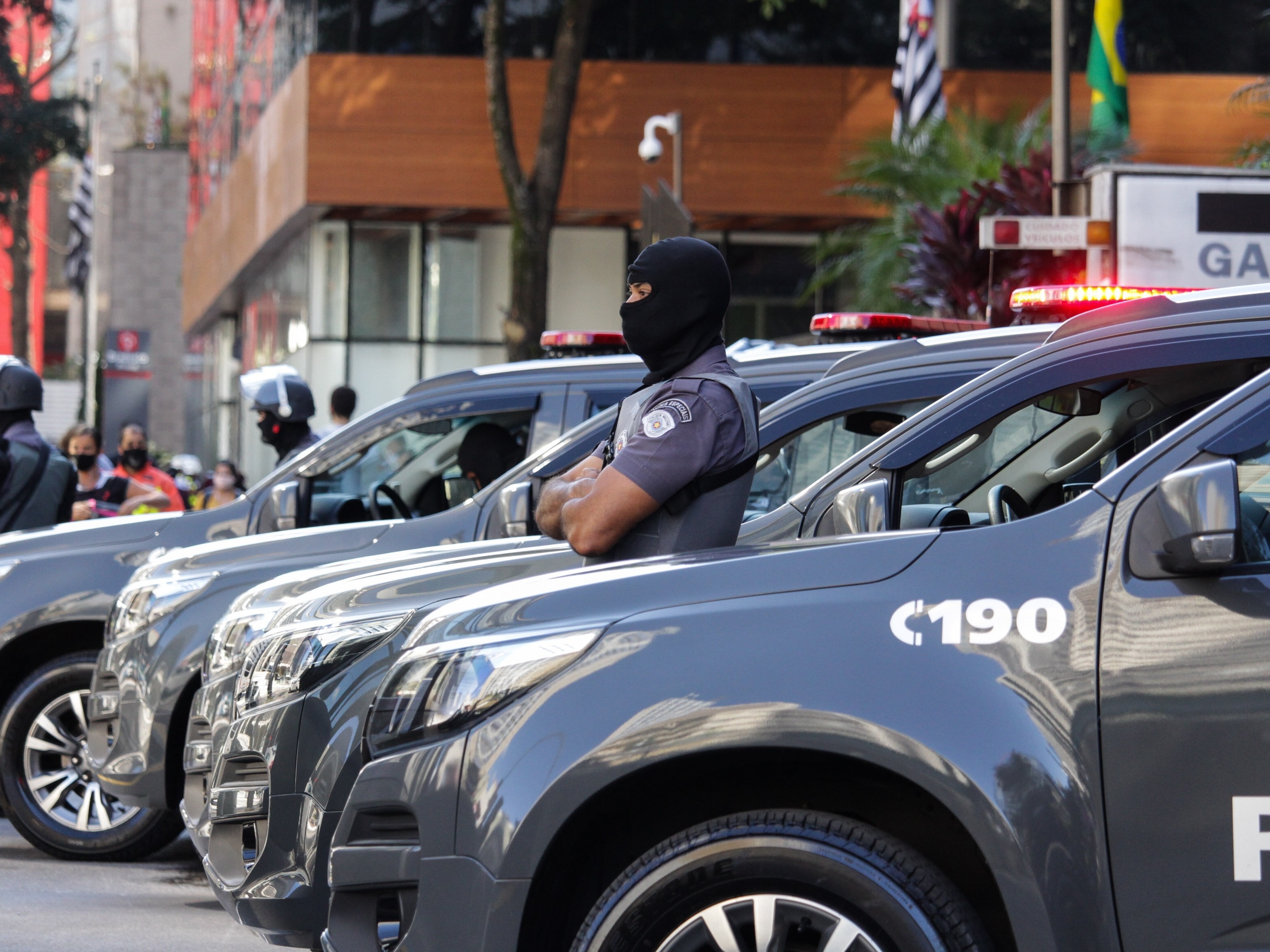 São Paulo cria cadastro com nome e foto de condenados por estupro para segurança pública Policiais patrulham a Avenida Paulista (Foto: ANANDA MIGLIANO/ESTADÃO CONTEÚDO)