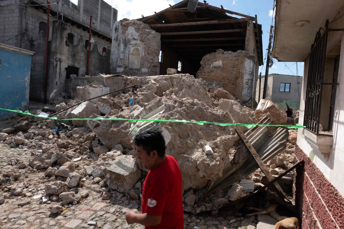 Guatemala enfrenta série de mais de mil terremotos e registra sete mortes Município mais afetado é Santa María de Jesús, com 27 mil habitantes, a maioria indígenas maias, onde 50% das casas foram danificadas (Foto: Edwin Bercian/AFP)