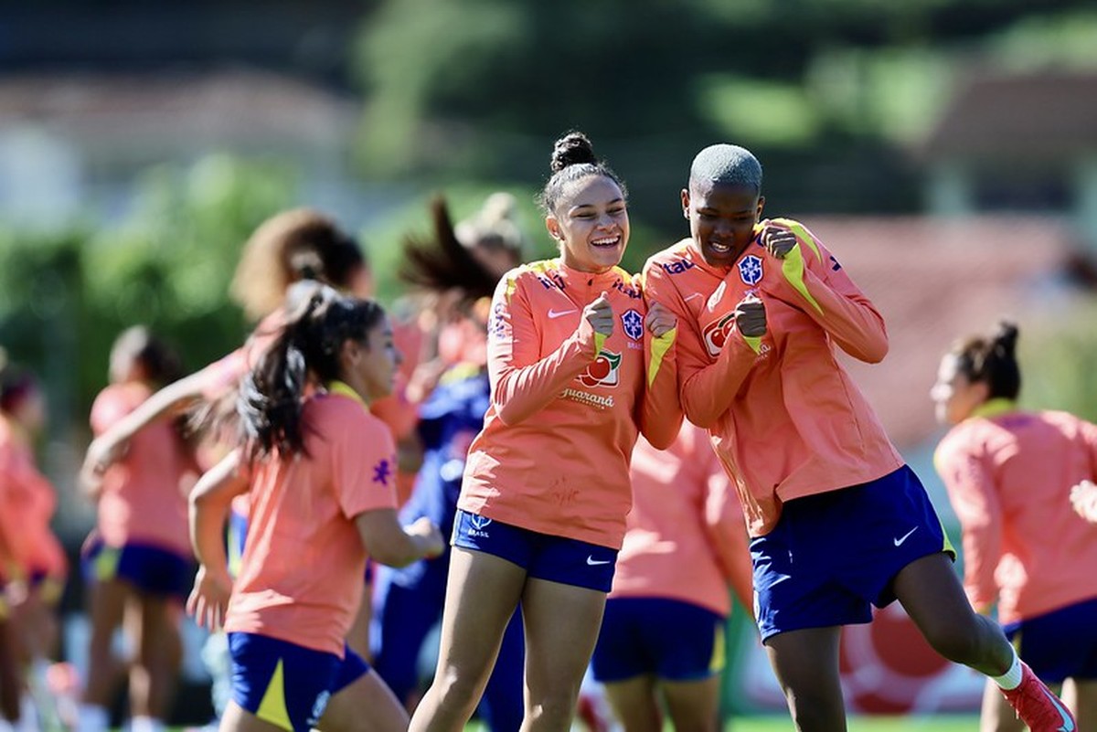 Dudinha e Jhonson, de 19 anos, são destaques de São Paulo e Corinthians na seleção feminina que disputa a Copa América (Foto: Lívia Villas Boas/CBF)