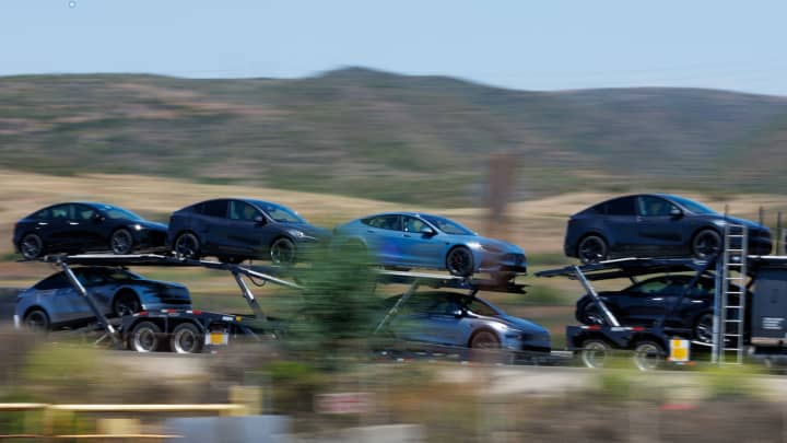 William Blair rebaixa Tesla após mudanças em projeto de gastos do GOP Foto: Reprodução