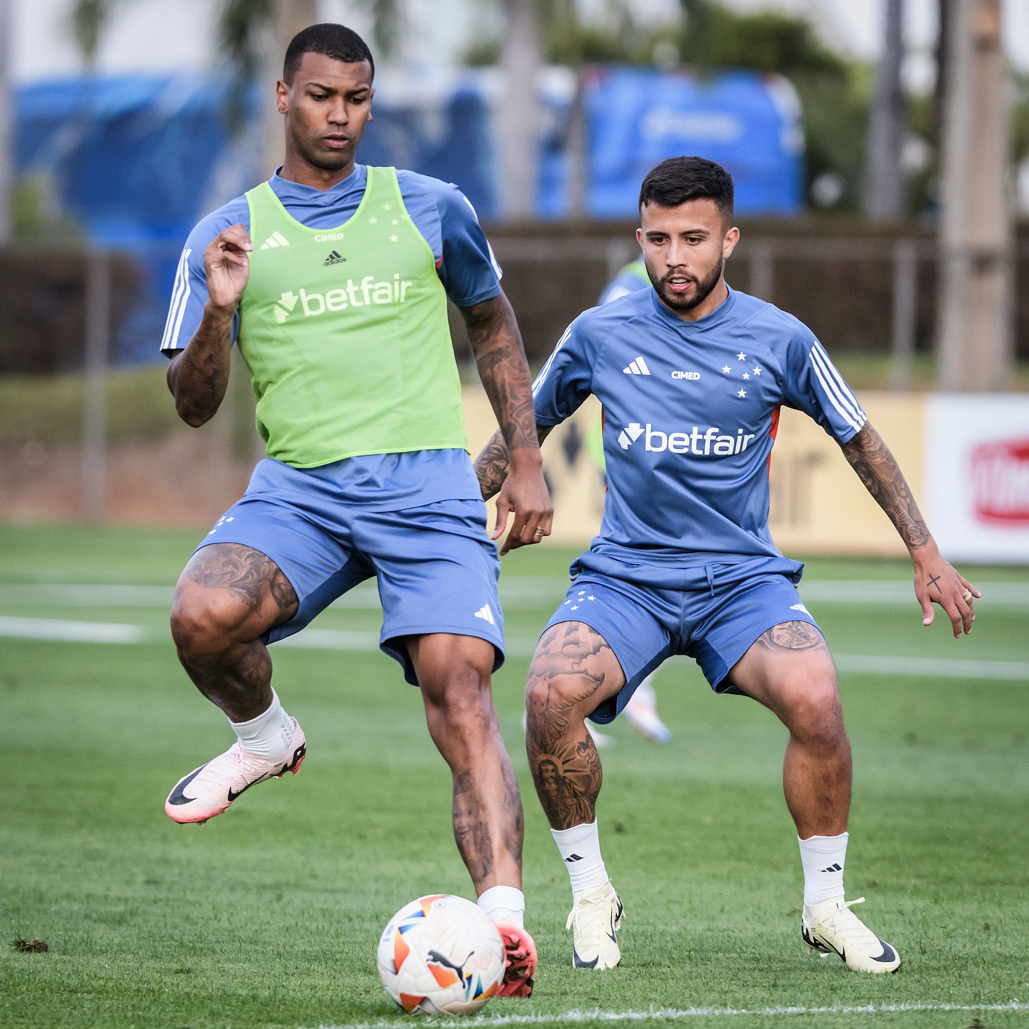 Cruzeiro gera R$ 70 milhões ao Grêmio com vendas de trio de jogadores Cruzeiro gera R$ 70 milhões ao Grêmio com vendas de trio de jogadores