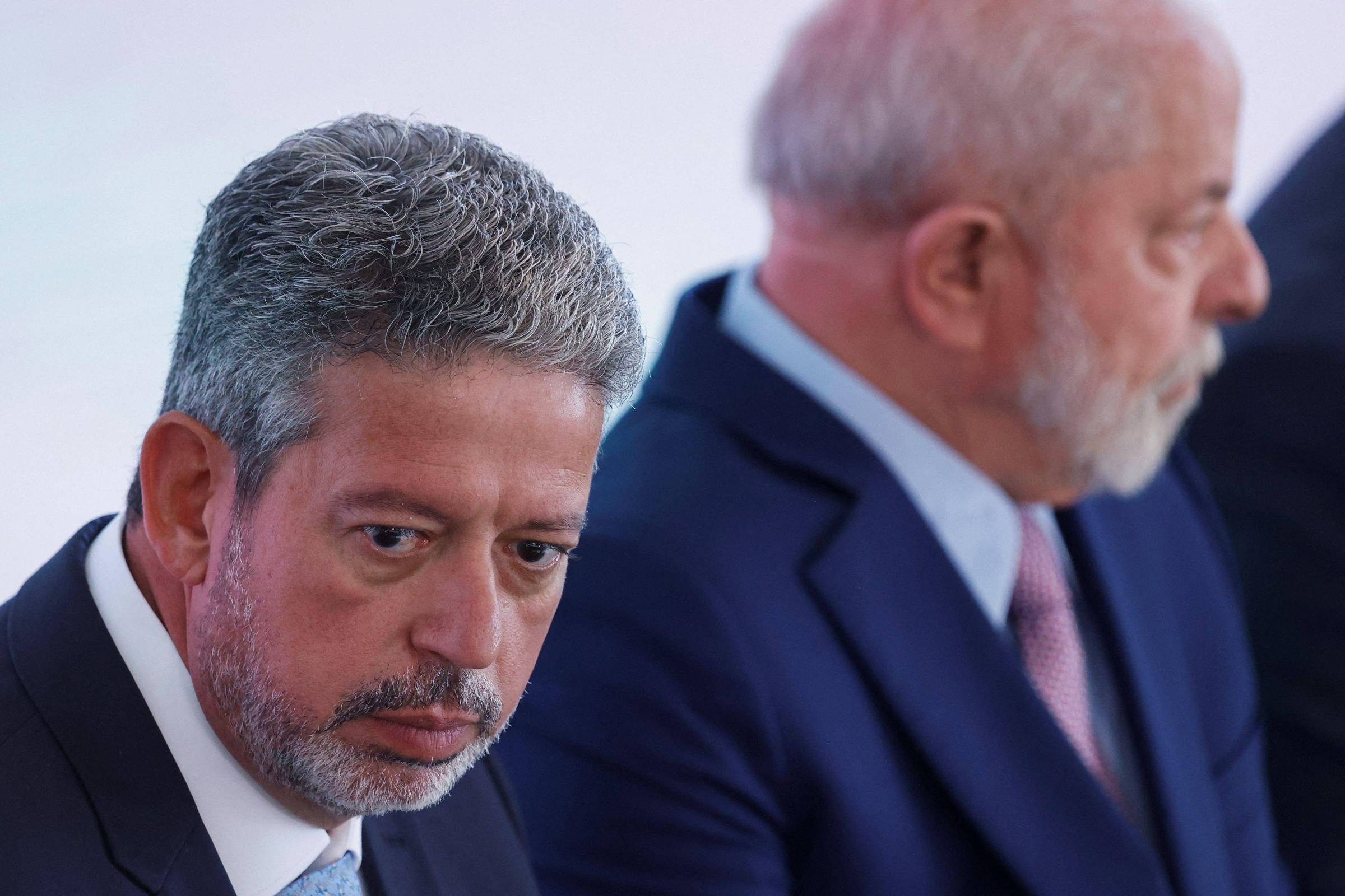 Deputado Arthur Lira e o presidente Luis Inácio Lula da Silva (Foto: Reuters via BBC)