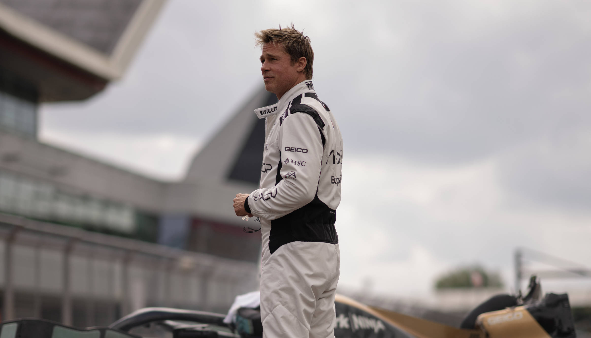 'F1: O Filme' estreia em São Paulo com Brad Pitt; confira as novidades do cinema Brad Pitt em cena de 'F1: O Filme', dirigido por Joseph Kosinski (Foto: Divulgação)