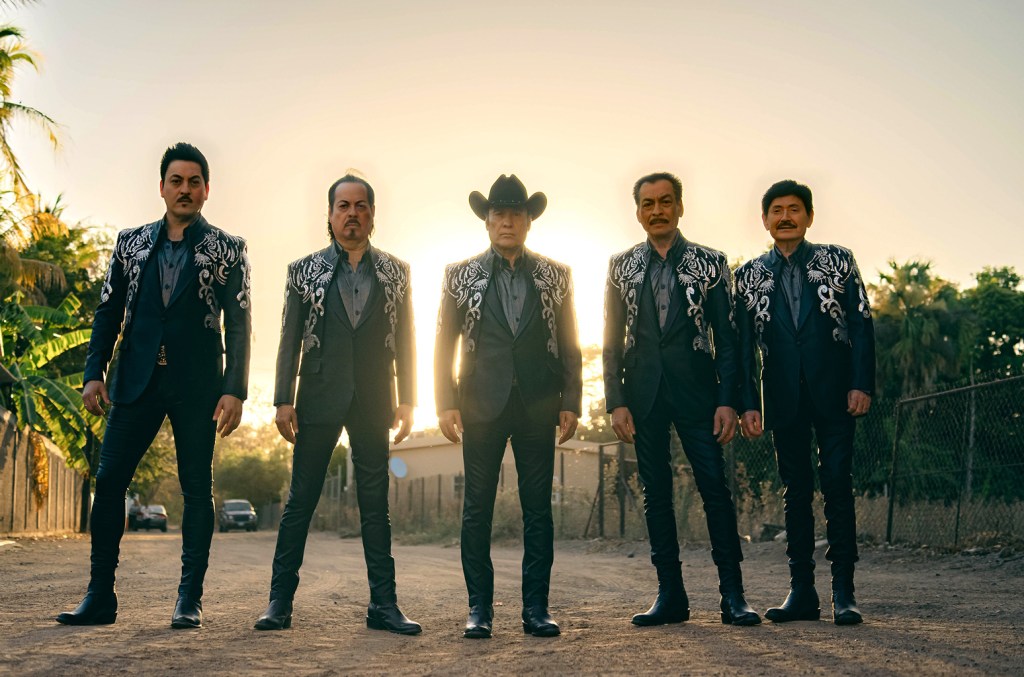 Músicas emocionantes refletem a experiência imigrante neste Dia da Independência Neste Dia da Independência, estamos ouvindo 25 músicas que refletem a experiência dos imigrantes nos Estados Unidos. (Foto: Reprodução)