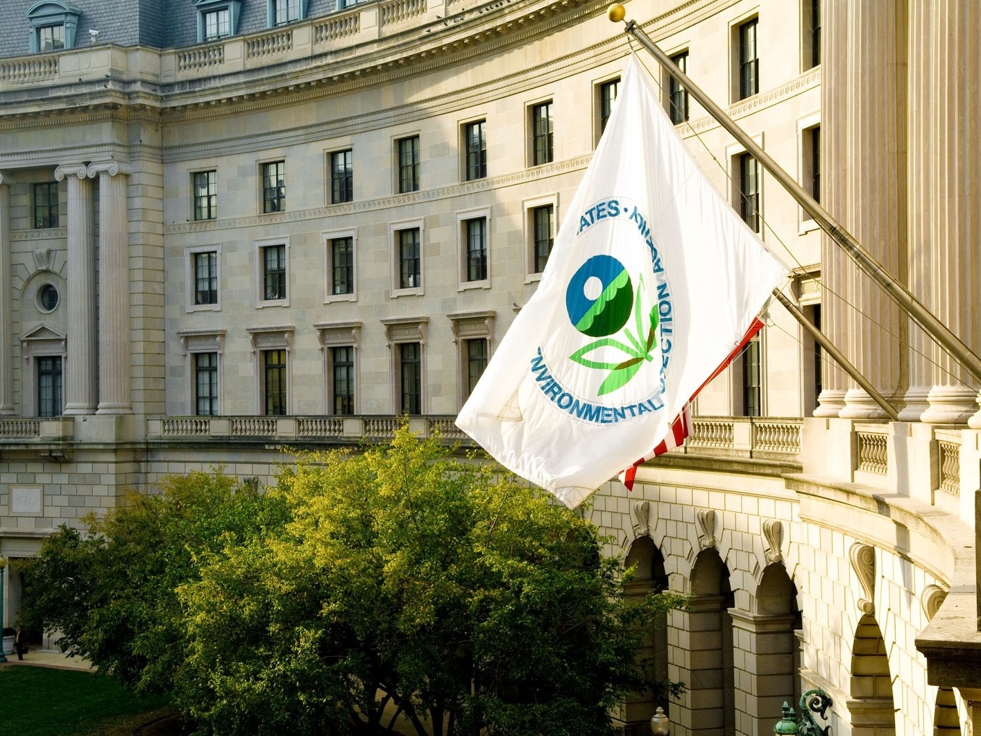 Agência ambiental dos EUA demite 144 funcionários após carta contra Trump Prédio da Agência de Proteção Ambiental dos EUA (EPA, na sigla em inglês), em Washington (Foto: Divulgação/EPA)