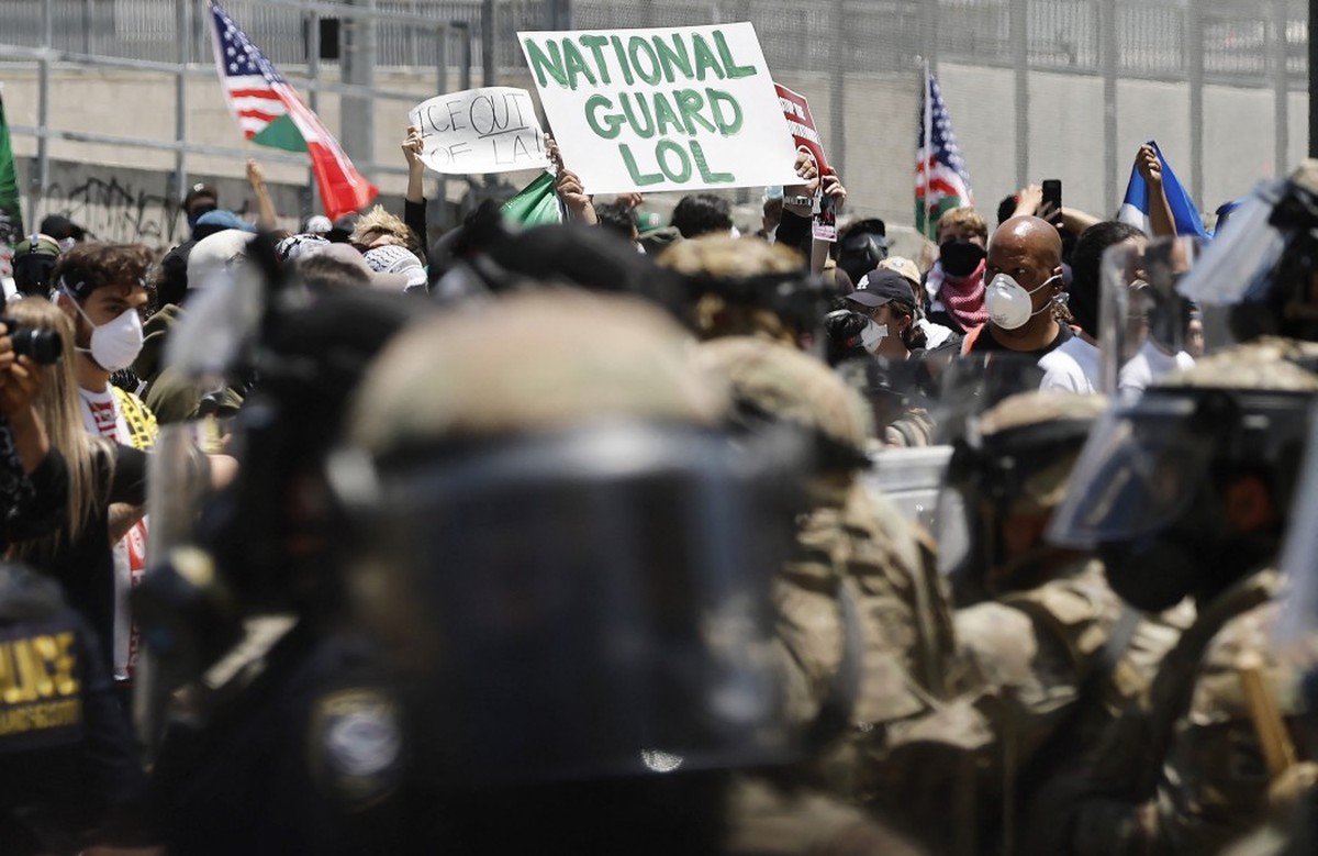 Soldados da Guarda Nacional durante protesto pró-imigração em Los Angeles (Foto: MARIO TAMA / Getty Images via AFP)