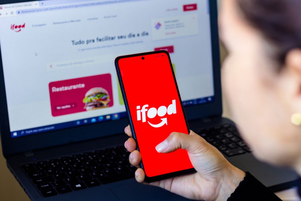 iFood pode investir até R$ 10 bi na aquisição da CRMBonus por potencial de crescimento Especialista explica como iFood e CRMBonus podem chegar ao valor de R$ 10 bilhões (Foto: Rafael Henrique/SOPA Images/LightRocket/Getty Images)