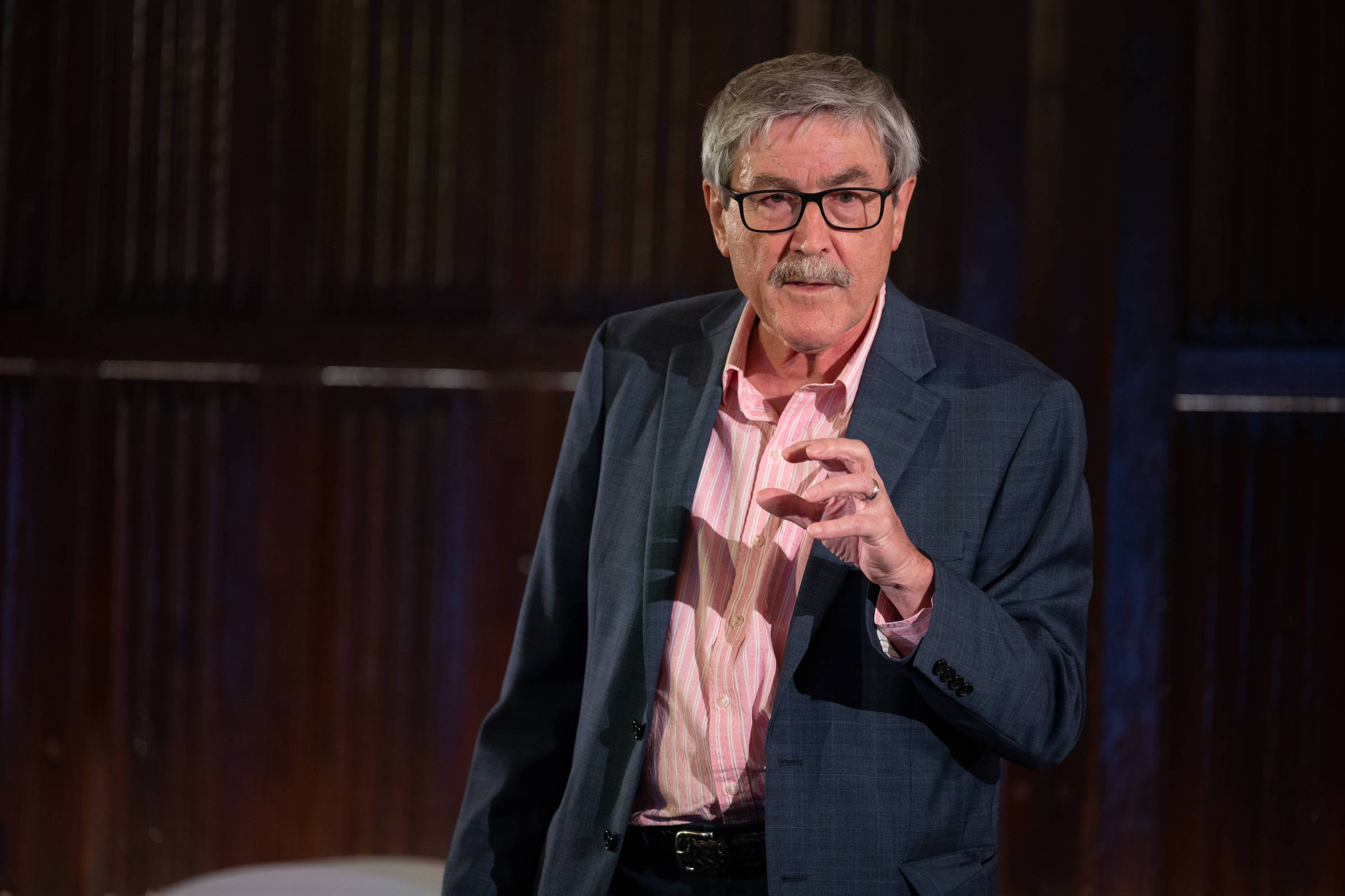 O físico Paul Davies, 79, professor da Universidade Estadual do Arizona, nos Estados Unidos (Foto: Paul Downes - Genexis)