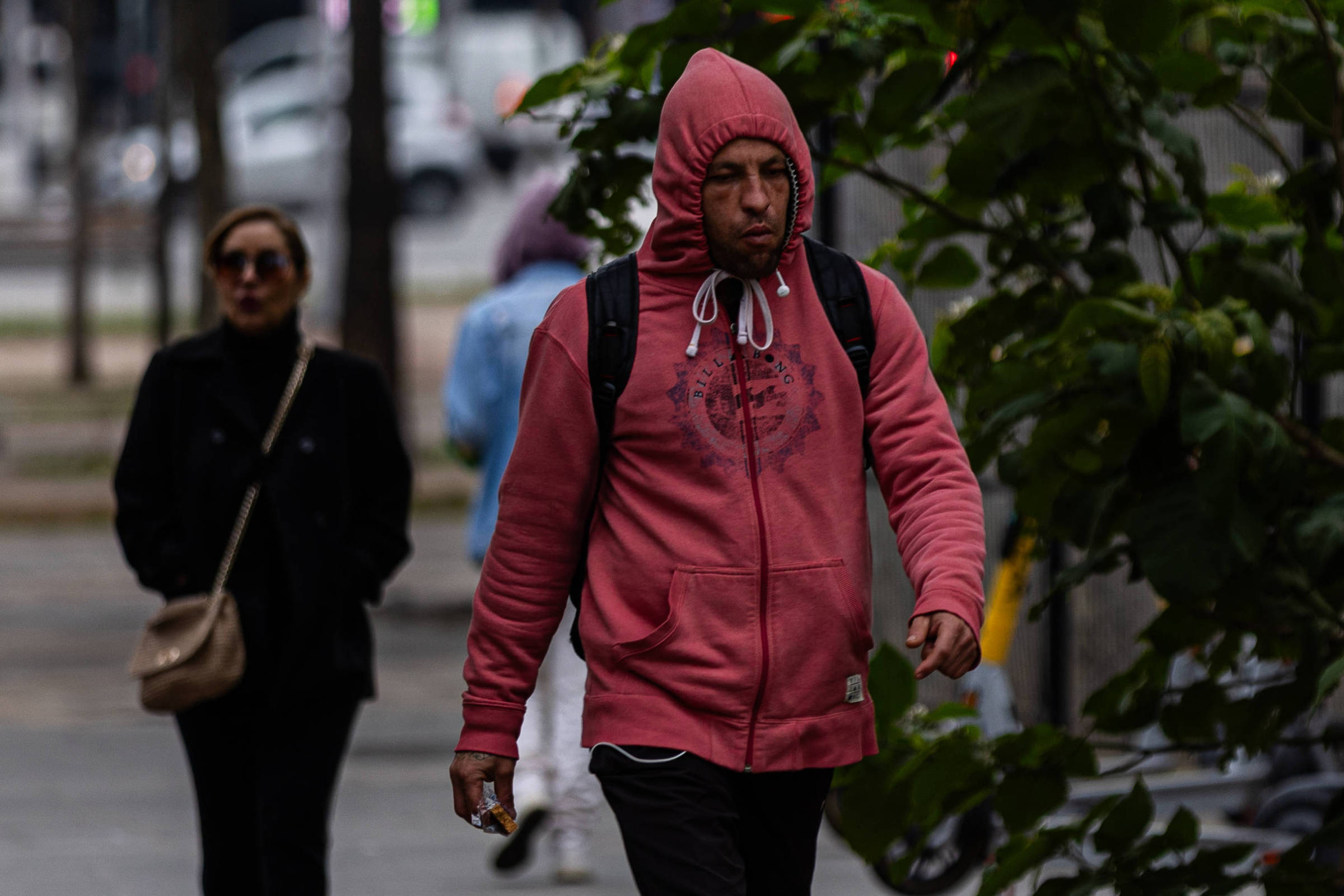 São Paulo terá temperaturas entre 8°C e 23°C ao longo da semana Pessoas se protegem do frio no largo da Batata, na zona oeste de São Paulo; a semana deve continuar com temperaturas baixas na capital (Foto: Rafaela Araújo - 3.jul.25/Folhapress)