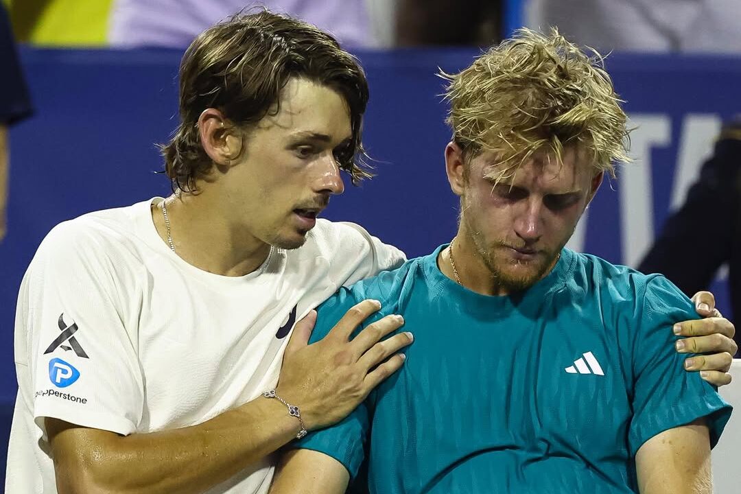 De Minaur supera adversário na final e oferece apoio a Davidovich Fokina Foto: Reprodução