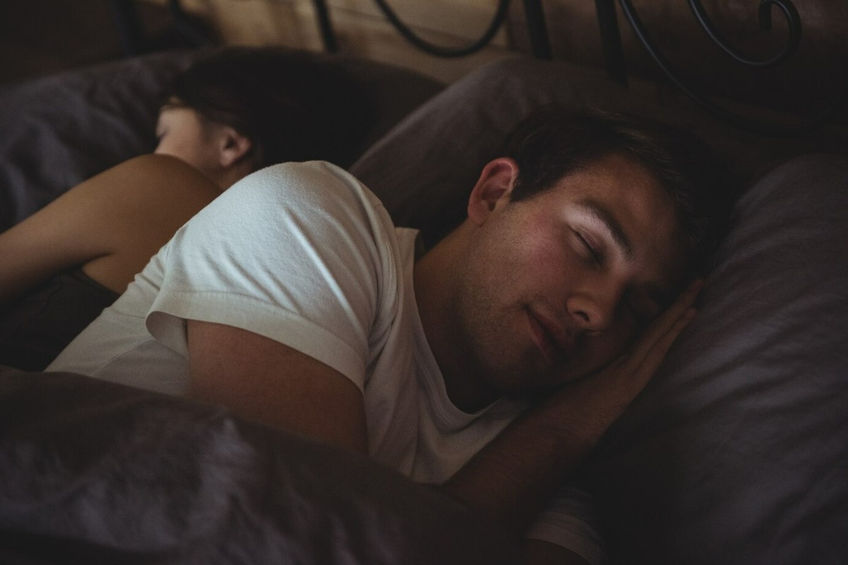 Posições de sono que aumentam o estresse e dicas para relaxar melhor Posições de sono que aumentam o estresse e dicas para relaxar melhor