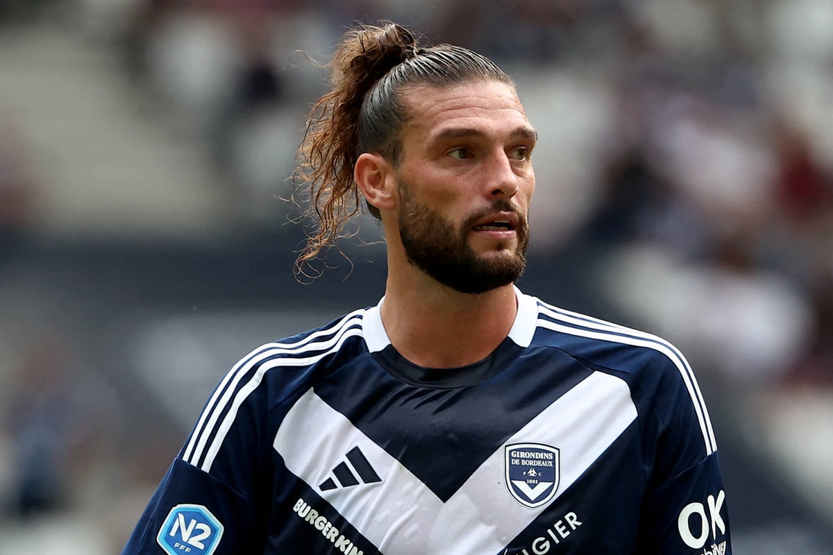 Andy Carroll assina com o Dagenham & Redbridge, clube da sexta divisão inglesa Andy Carroll assina com o Dagenham & Redbridge, clube da sexta divisão inglesa