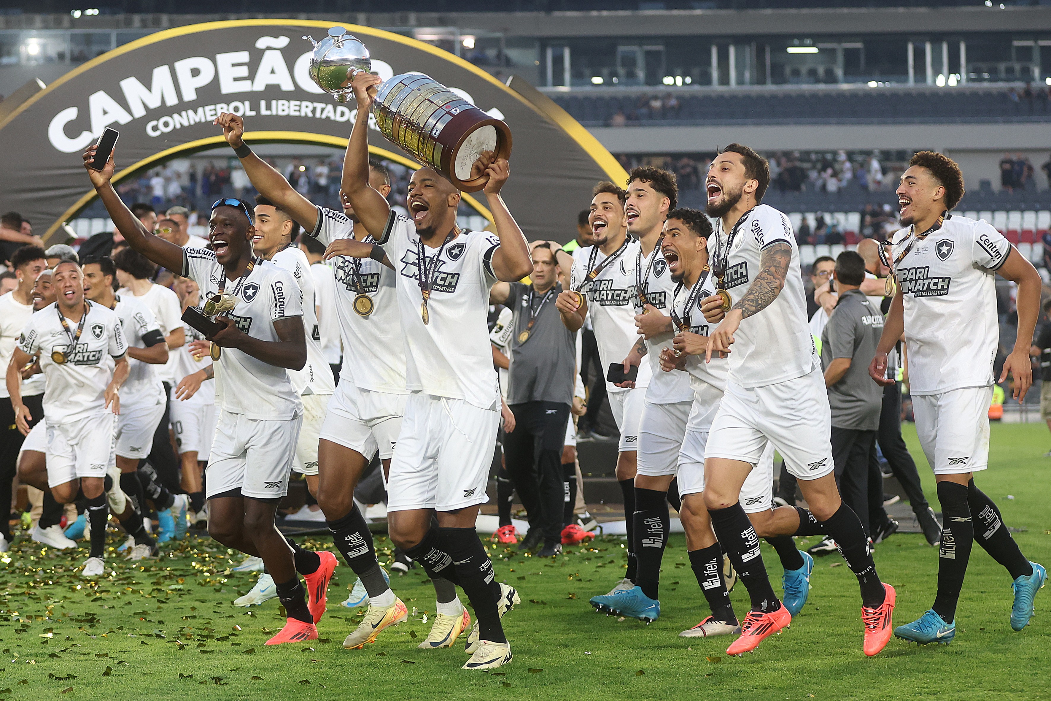 Botafogo é indicado para melhor clube do mundo no prêmio Bola de Ouro 2023
