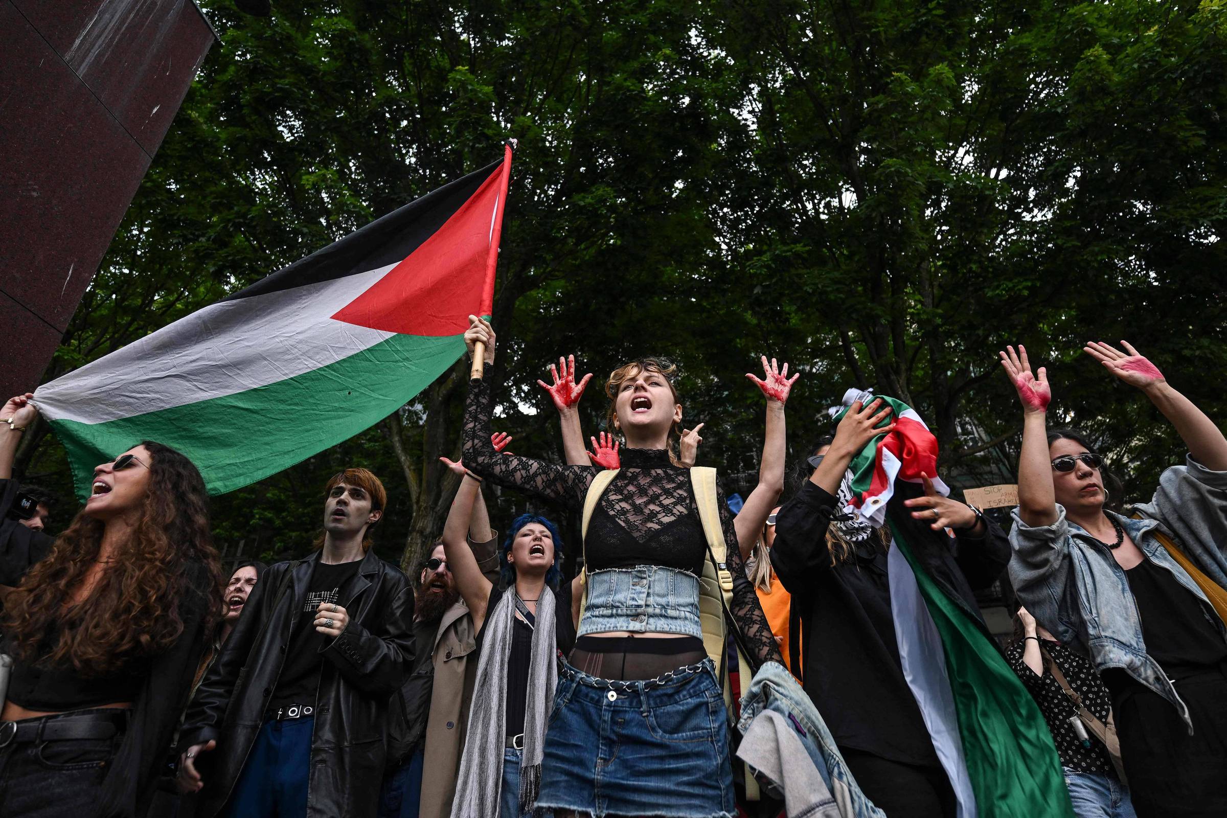 Portugal considera reconhecer o Estado da Palestina ao lado de aliados internacionais Manifestantes protestam pela Palestina no Porto, em Portugal (Foto: Patrícia de Melo Moreira - 6.jun.2024/AFP)