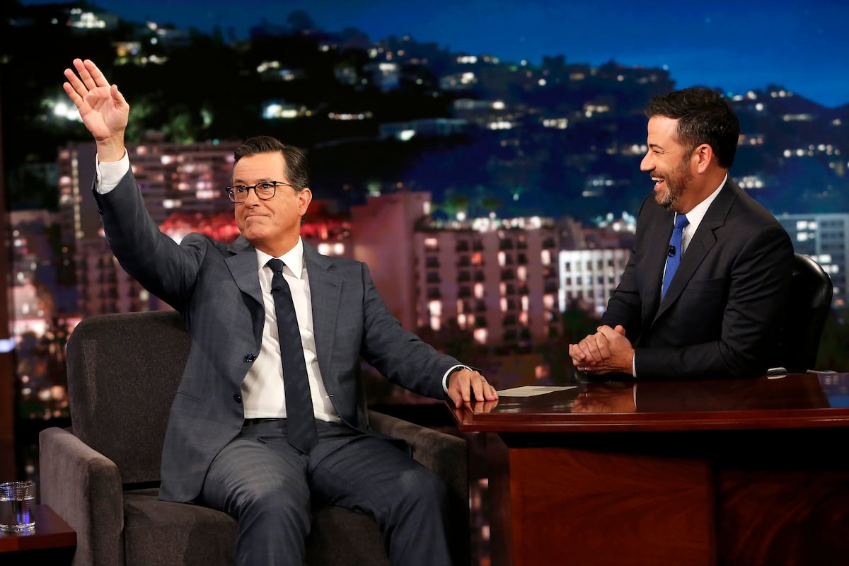 Stephen Colbert revela verdades sobre a indústria do entretenimento e sua trajetória Stephen Colbert, no programa de Jimmy Kimmel. (Foto: Randy Holmes - Disney General Entertainment Con)