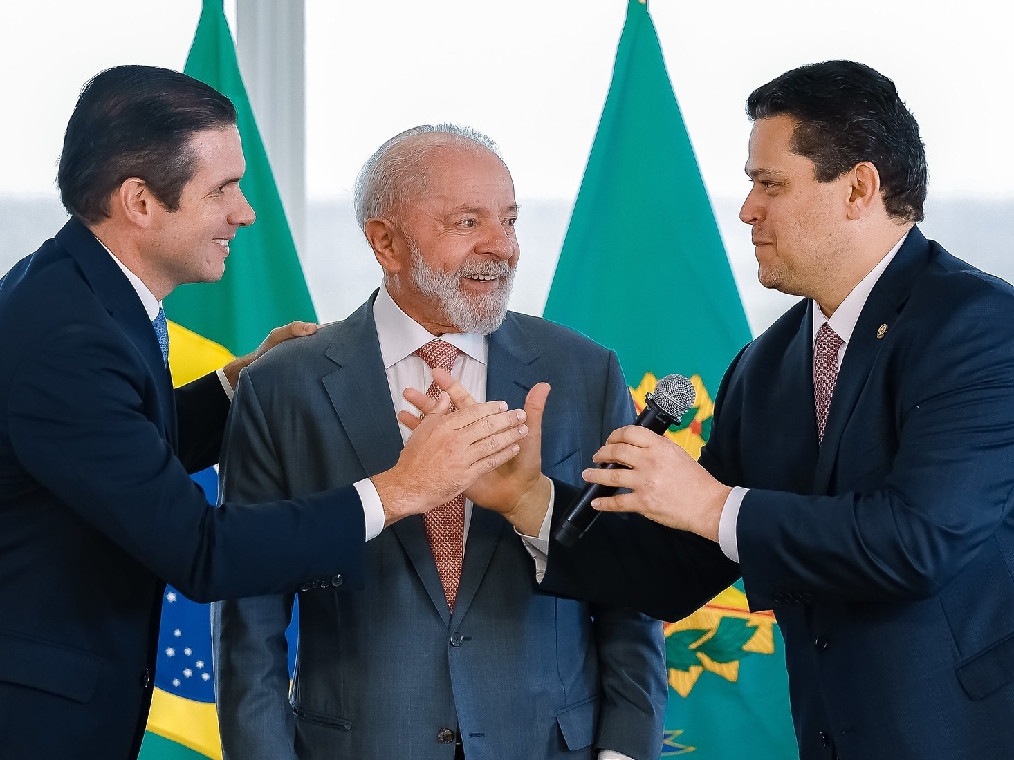 Governo enfrenta boicote do Congresso e debate entre diálogo e confronto total Lula, Motta e Alcolumbre: o fim da lua de mel (Foto: Ricardo Stuckert/PR)