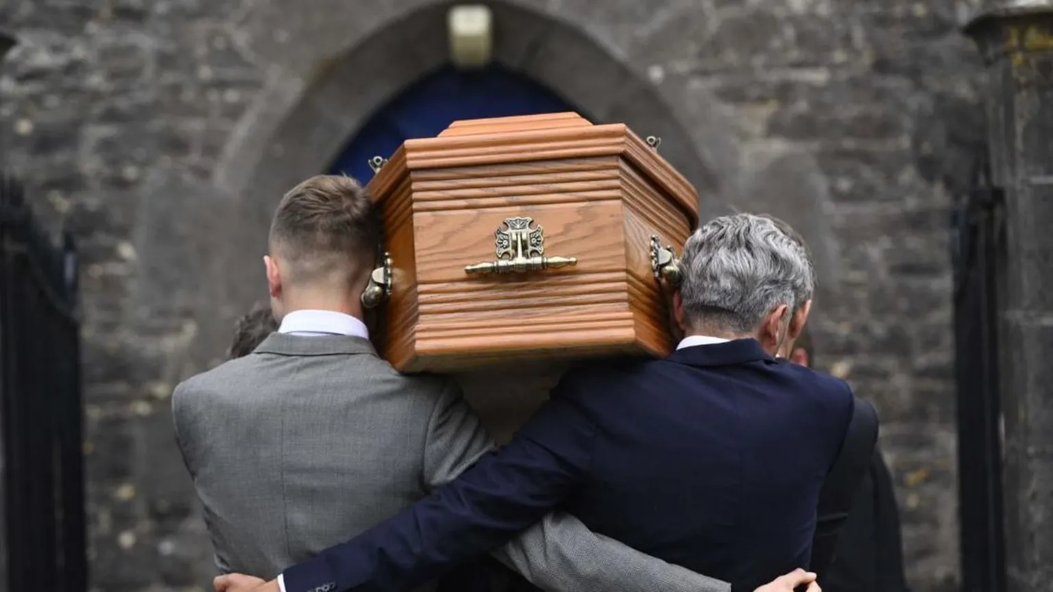 'Experiência espiritual' de Slane é lembrada em funeral de aristocrata O funeral do Lorde Henry Mount Charles ocorreu na Igreja de Irlanda de São Patrício em Slane, no Condado de Meath (Foto: PA Media)
