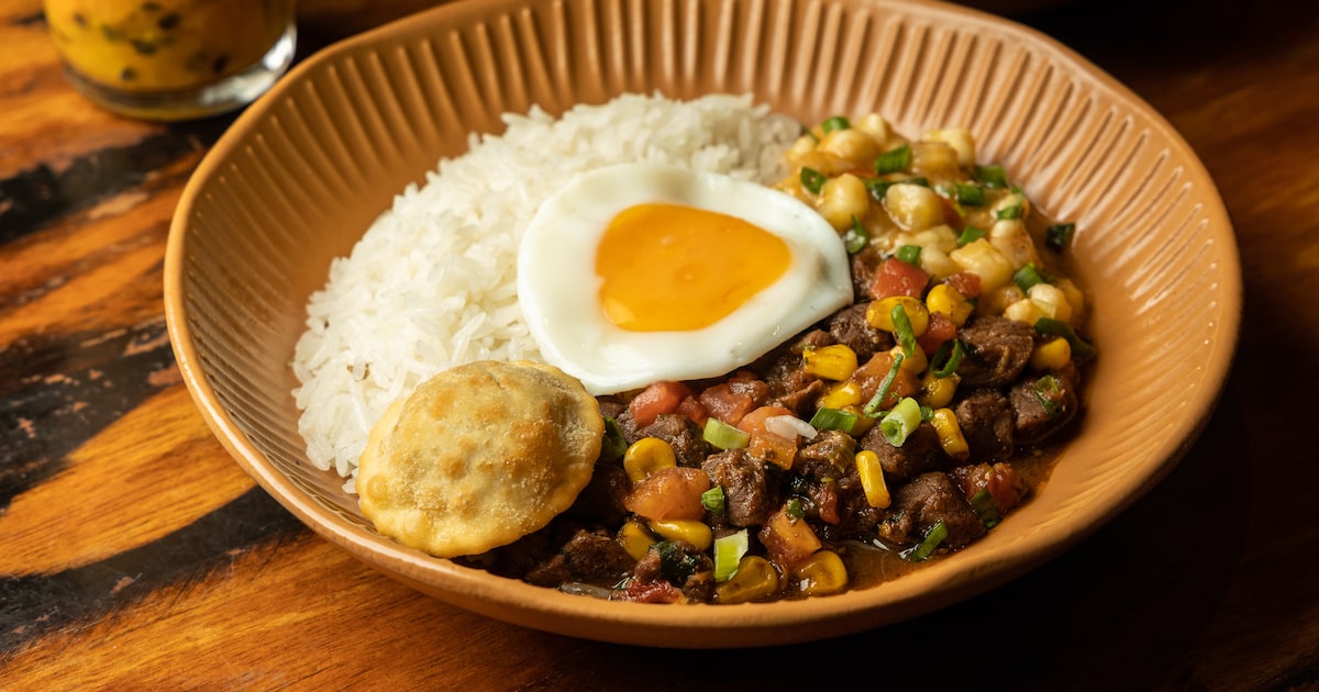Picadinho da Dona Onça é eleito o melhor prato de São Paulo sem frescuras Com arroz, ovo frito, pastel de carne e tartar de banana, o picadinho do Bar da Dona Onça conquistou o título de melhor prato da cidade no Prêmio Paladar (Foto: LEO MARTINS)