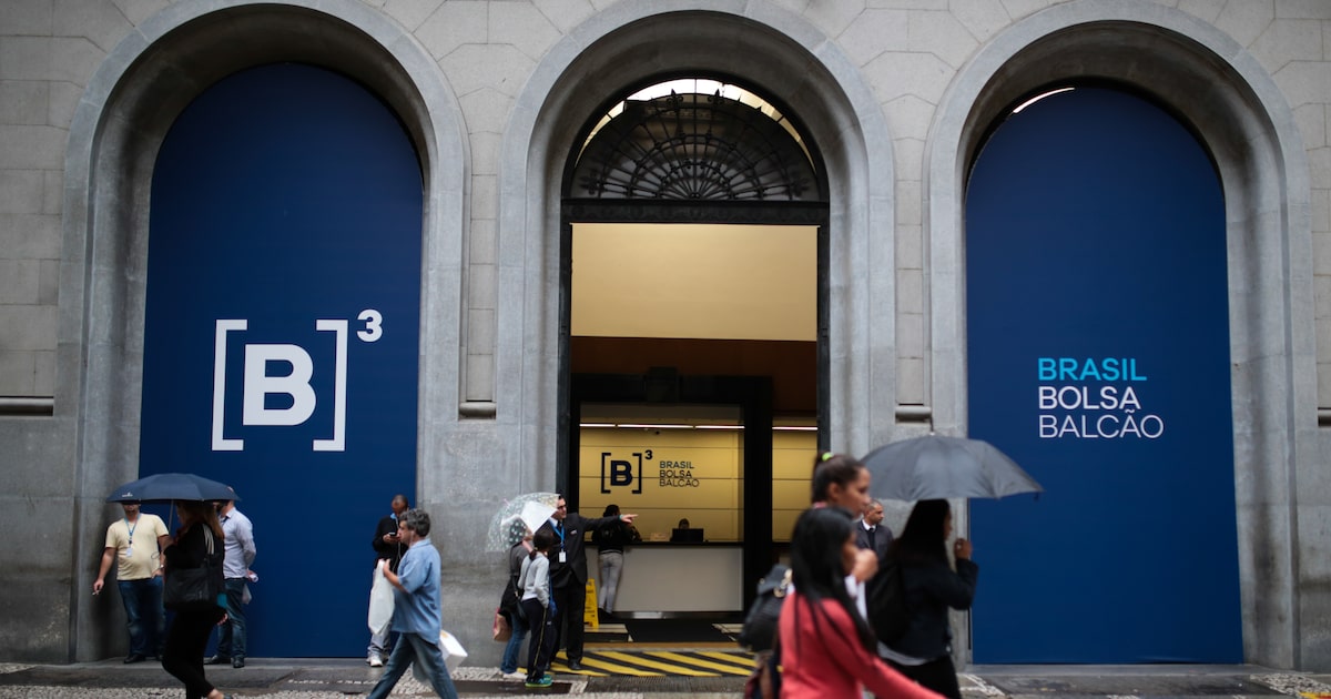 Ibovespa cai pressionado por bancos após ataque cibernético à C&M Software O imbróglio pressiona o Ibovespa que não consegue avançar ancorado na Vale (Foto: Patricia Monteiro/Bloomberg)