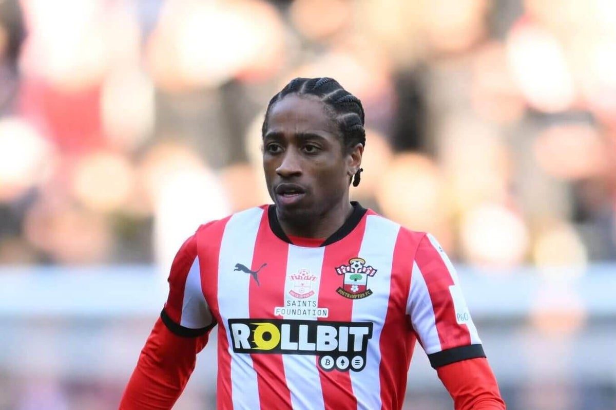 Besiktas negocia contratação do lateral livre Kyle Walker-Peters Foto: Reprodução/The Athletic UK