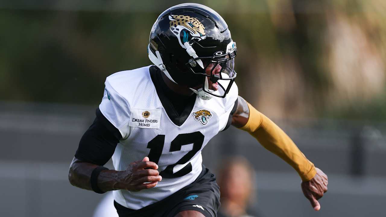 Travis Hunter aprimora desempenho em ataque e defesa durante treinamento dos Jaguars Foto: Reprodução/@NFL