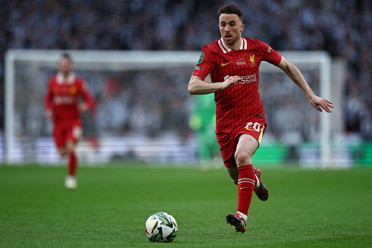 Diogo Jota recebe R$ 4 milhões mensais após chegar ao Liverpool em 2020 Diogo Jota chegou no Liverpool em 2020 (Foto: HENRY NICHOLLS / AFP)
