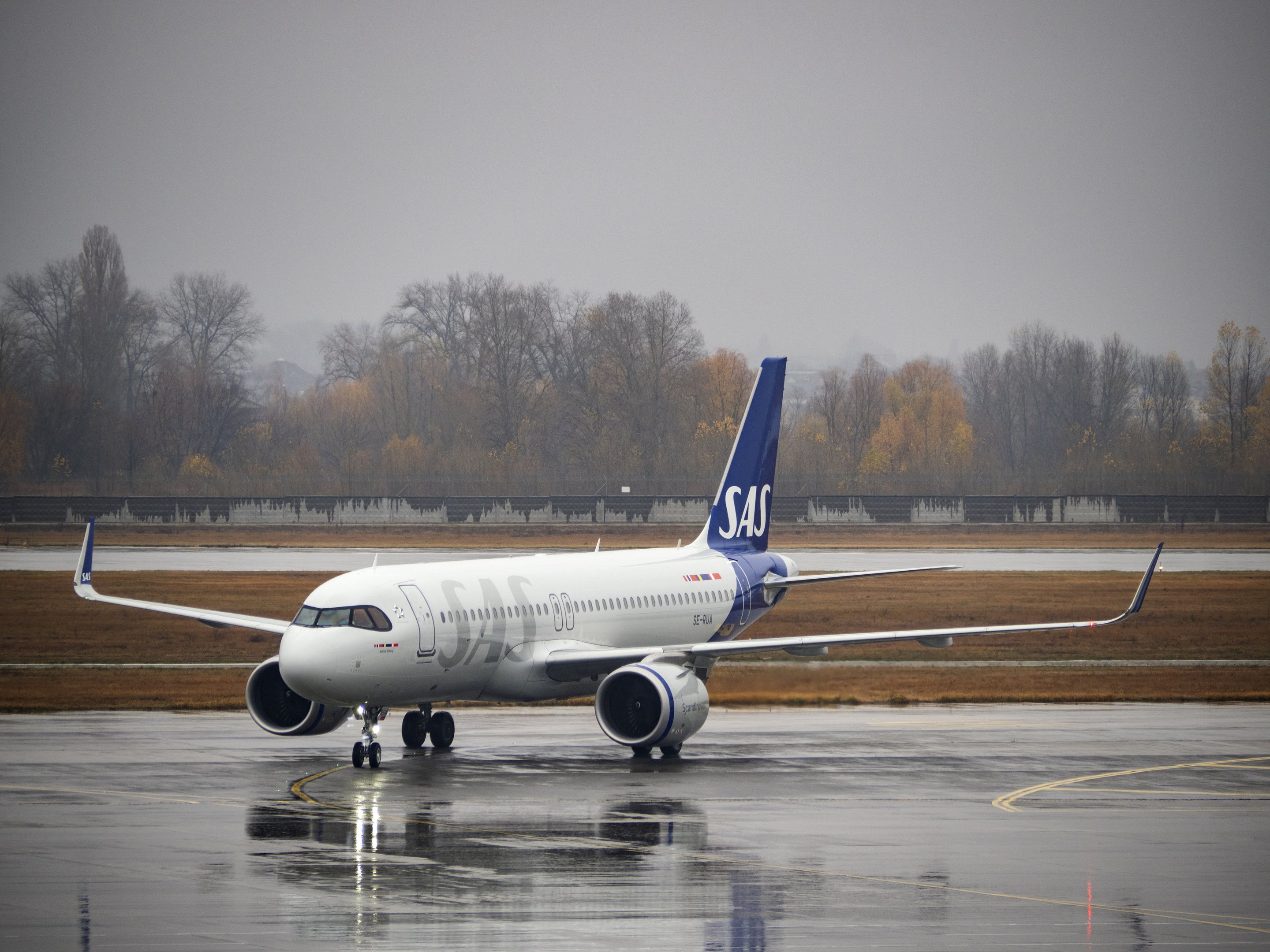 Scandinavian Airlines adquire 55 jatos da Embraer em negócio de R$ 21 bilhões A Scandinavian Airlines: Trata-se da maior encomenda de jatos da SAS diretamente a um fabricante desde 1996. (Foto: SOPA IMAGES/Getty Images)