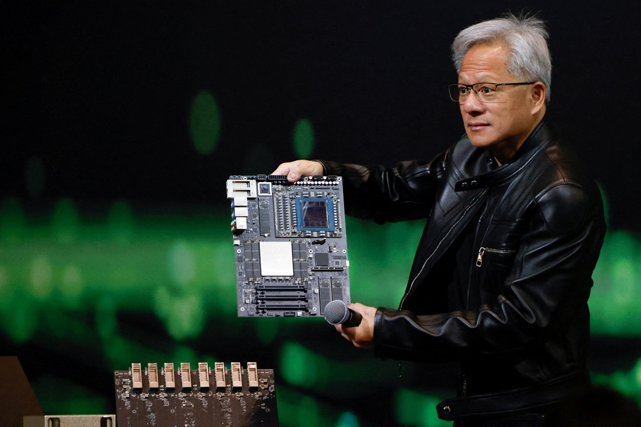 Nvidia fortalece presença na China e se torna líder no mercado de chips Presidente da Nvidia, Jensen Huang, participa de evento em Taipé. (Foto: REUTERS/Ann Wang)