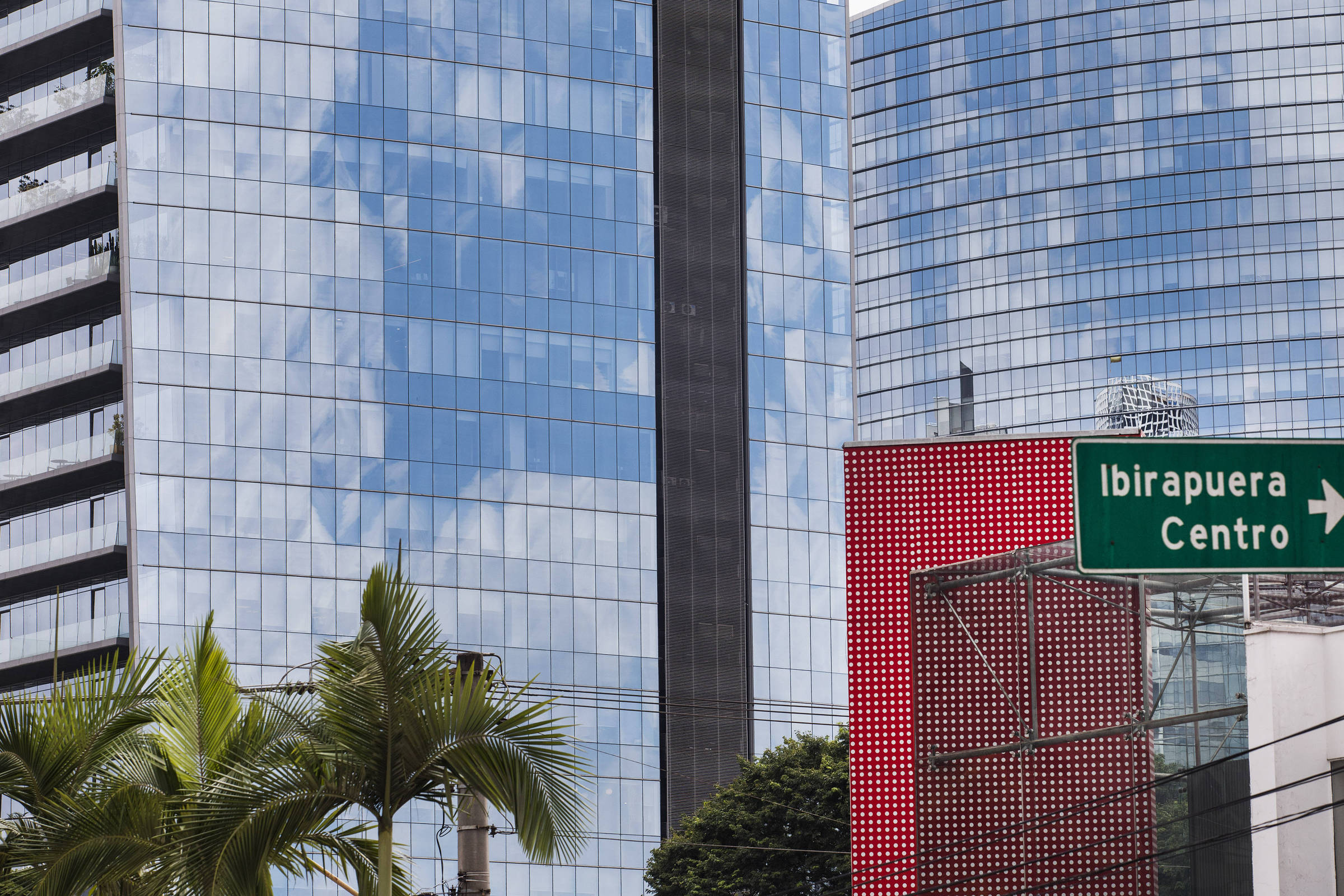 Leilão da verticalização da Faria Lima está previsto para agosto, afirma gestão Nunes Fachadas de prédios de escritórios na avenida Brigadeiro Faria Lima, na zona oeste de São Paulo (Foto: Eduardo Knapp - 11.mar.2021/Folhapress)