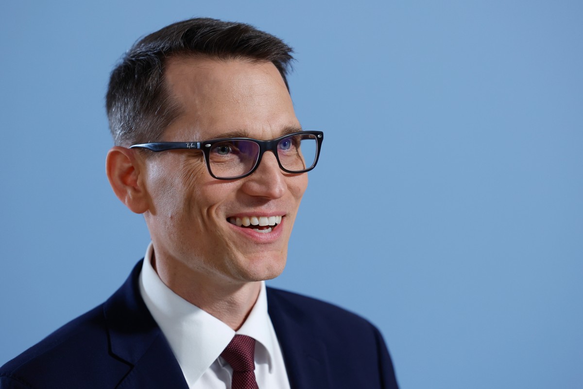 Europa reduz juros em três ocasiões para mitigar impactos das tarifas dos EUA Martin Schlegel, presidente do Banco Nacional Suíço (SNB): autoridade monetária reduziu nesta quinta-feira sua taxa de juros para zero (Foto: Stefan Wermuth/Bloomberg)